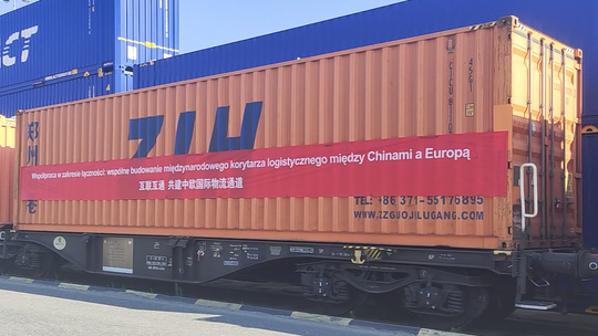 Ruszyło połączenie kolejowe Warszawa-Chiny. Pociąg przejedzie przez Białoruś i Rosję. Czy to dobrze?