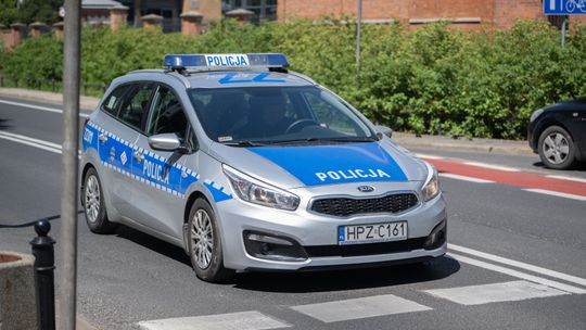 Pijany kierowca uderzył w zabytkową latarnię na pl. Konstytucji / zdj. ilustracyjne