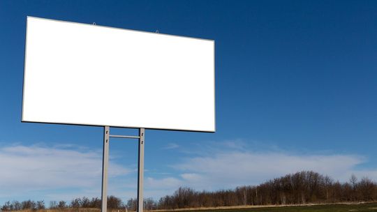 Poradnik: jak wybrać i zamówić baner reklamowy w Warszawie