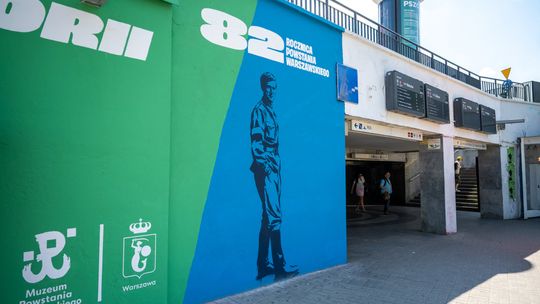 Powstańczy mural pojawił się przy metrze Centrum. Przypomina o godzinie „W”