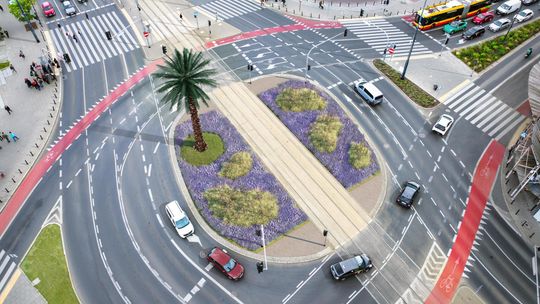 Przejazdy przez Rondo de Gaulle’a przejdą remont. Od 6 lipca zmiany dla kierowców i pasażerów