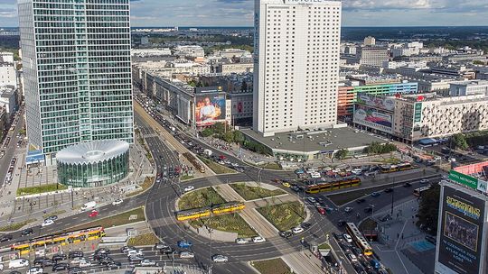 Przemarsz przez centrum Warszawy. Autobusy i tramwaje pojadą objazdami.