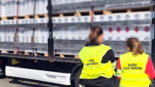 Przemycali gazy cieplarnianie. Wpadli podczas kontroli drogowej pod Warszawą
