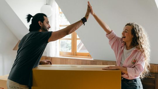 Przewodnik po mieszkaniach bezczynszowych w Warszawie: zalety i możliwości wyboru