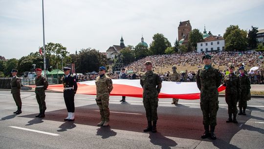 Przygotowania do Święta Wojska Polskiego. W programie defilada, pokazy militarne
