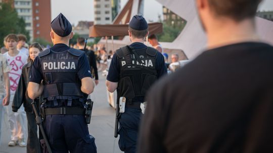 Policjanci na kładce-pieszo rowerowej. Rasistowski atak na Jagiellońskiej?