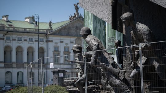 Pomnik Powstania Warszawskiego zagrodzony. Czy remont zakończy się przed 1 sierpnia?
