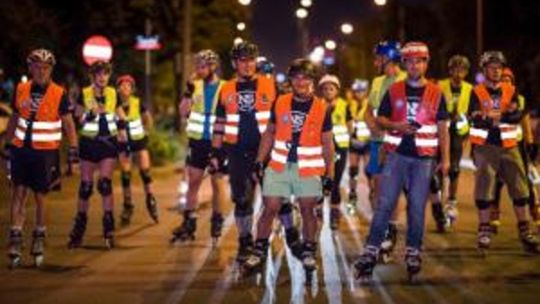Rolkarze przejadą nocą przez Warszawę. W sobotę dwa wydarzenia „Nightskating Warszawa”