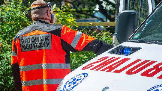 Śmiertelny wypadek na Targówku. 64-latek wypadł przed okno