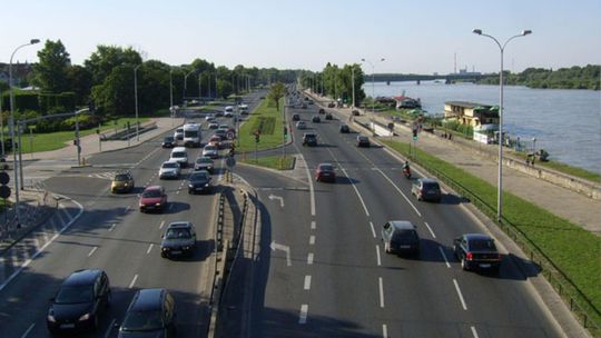 Śmiertelny wypadek na Wisłostradzie. Policja znalazła narkotyki. Zatrzymani mężczyźni trafili do prokuratury