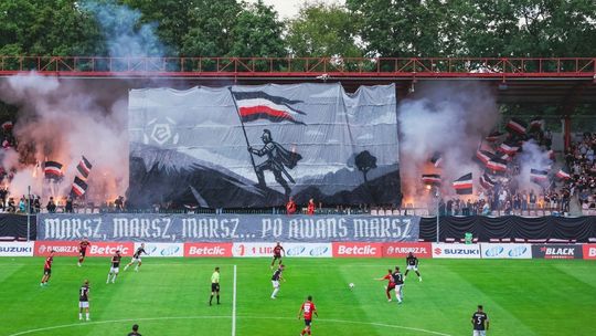 Oprawa kibiców Polonii podczas meczu z GKS-em Tychy
