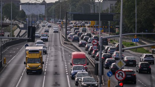 Spór o fotoradary. Trzaskowski chce radarów w rękach samorządów, a minister nie?