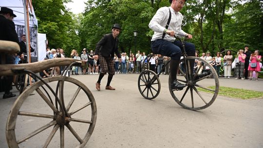 Święto Ogrodu Saskiego. Enigma, zabytkowe pojazdy, orkiestry w najstarszym parku publicznym w Polsce