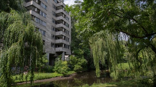 Szpiegowo przy Sobieskiego 100 w Warszawie.