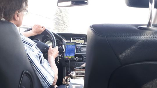 Taksówki i przewozy na aplikację pod lupą służb. 90 nieprawidłowości podczas wakacyjnych kontroli.