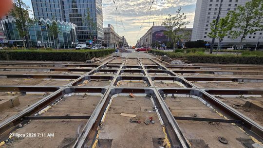 Tramwaje wróciły na Marszałkowską. Zakończono prace na rondzie Dmowskiego.