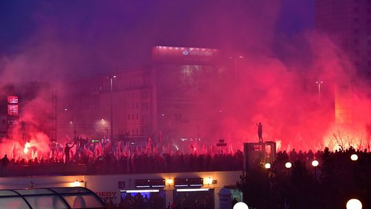 Uczestnicy marszu na Rondzie Dmowskiego, 2018 r.