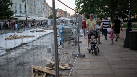 Remont Krakowskiego Przedmieścia w Warszawie.