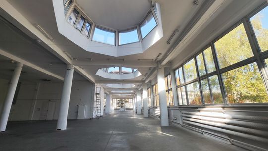 Ukryta perełka na Kamionku. Modernistyczna drukarnia zabytkiem. Co z remontem?
