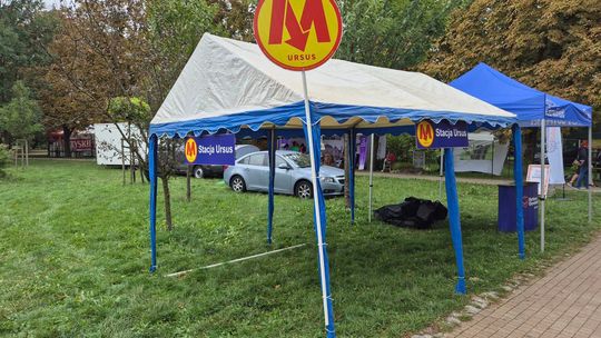 Mieszkańcy Ursusa zbierają podpisy pod petycją o metro.