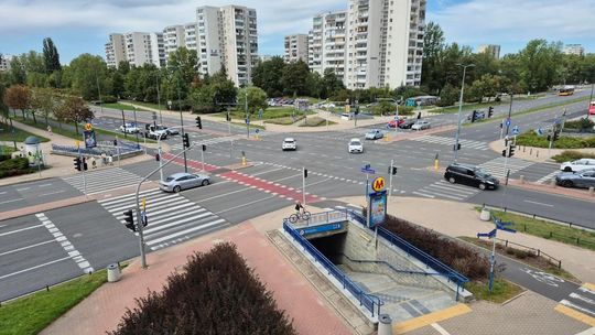 Utrudnienia na stacji „Imielin”. Dwa wejścia zamknięte z powodu remontu.