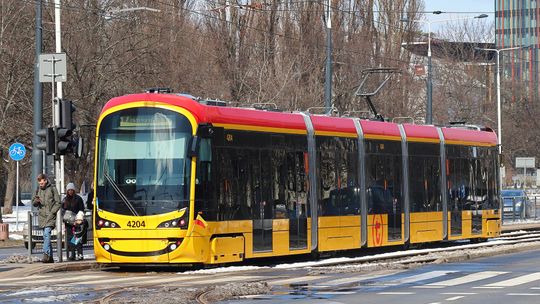 Warszawa czeka na nowe tramwaje. Przetarg na 62 pojazdy ponownie opóźniony.
