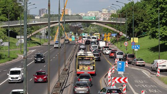 Warszawa po wakacyjnych remontach. Tramwaje wracają na trasy, ale część prac potrwa jesienią.