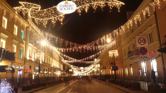 Warszawa rozbłyśnie na nowo. Świąteczna iluminacja pełna legend i niezwykłych atrakcji.