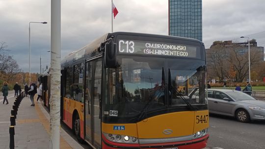 Warszawa uruchamia sześć linii cmentarnych. Sprawdź trasy i godziny kursowania.