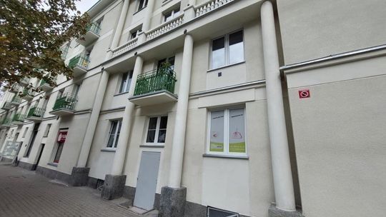 Warszawa walczy z nielegalnym graffiti. Na kamienicach pojawiają się specjalne tabliczki.