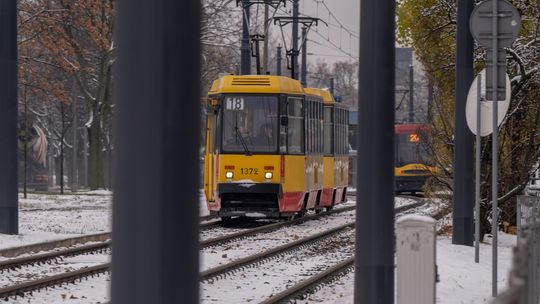 Tramwaj numer 18 w Warszawie.