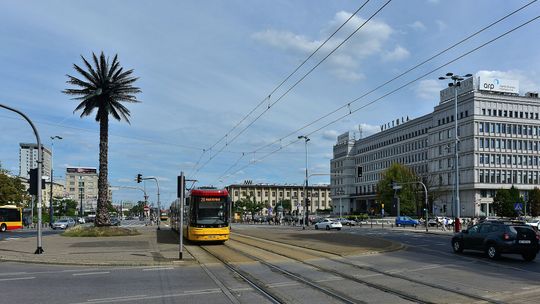 Warszawska palma zyska zupełnie nowe otoczenie. Z ronda de Gaulle’a znika beton.