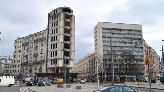 Warszawski „szkieletor” czekał na dokończenie ponad 30 lat. Teraz zdobył europejską nagrodę.