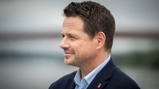 Rafał Trzaskowski wygrywa w wynikach exit poll.