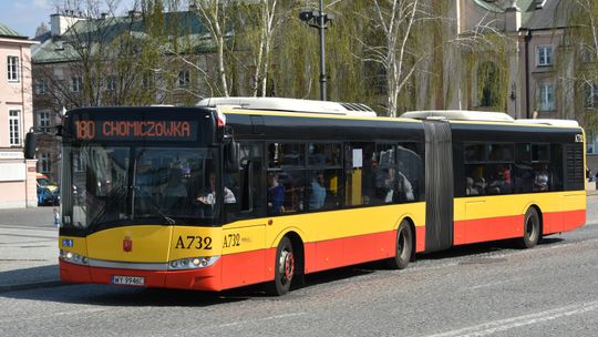 Wszystkich Świętych w Warszawie. 28 dodatkowych linii i setki autobusów na ulicach.