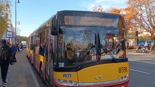 Wszystkich Świętych w Warszawie. 28 linii cmentarnych, częstsze metro i zmiany w ruchu.