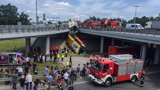 Wypadek autobusu na wiadukcie mostu Grota-Roweckiego.