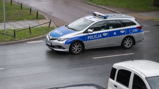 Wypadek w Warszawie. Kierowca potrącił pieszego i uciekł. Policja nadal go szuka