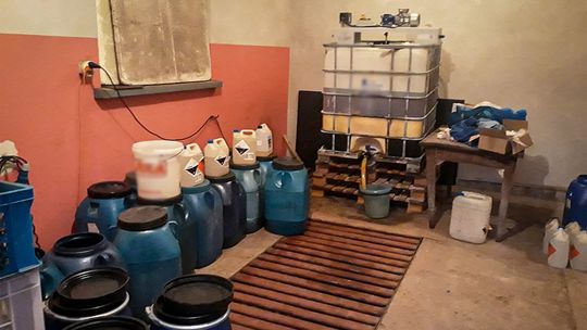 Zlikwidowano laboratorium narkotyków. Mieli wyprodukować ponad 100 litrów amfetaminy
