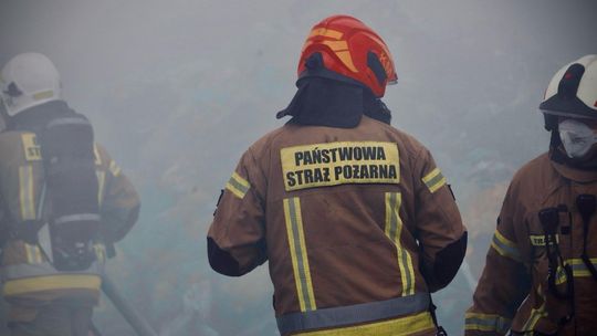 Zwęglone zwłoki 75-letniej kobiety w mieszkaniu. Pożar w Wilanowie