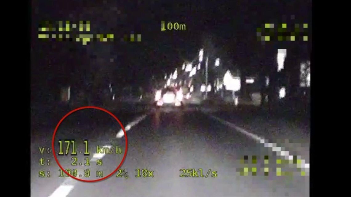 171 km/h w zabudowanym. Szaleńcza jazda pod Warszawą. Kierowca nie miał uprawnień [WIDEO]