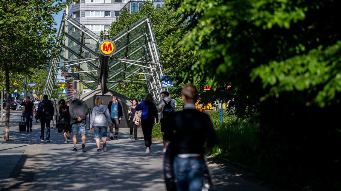 3 miliony osób schroni się przed wojną w metrze i parkingach podziemnych. Miasto wdraża projekt "Warszawa Chroni"