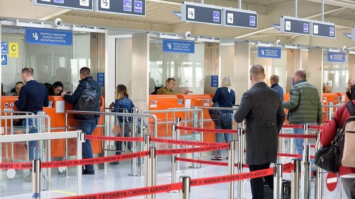 9 cudzoziemców niewpuszczonych na lotnisku Chopina. Niektórzy niepożądani w strefie Schengen