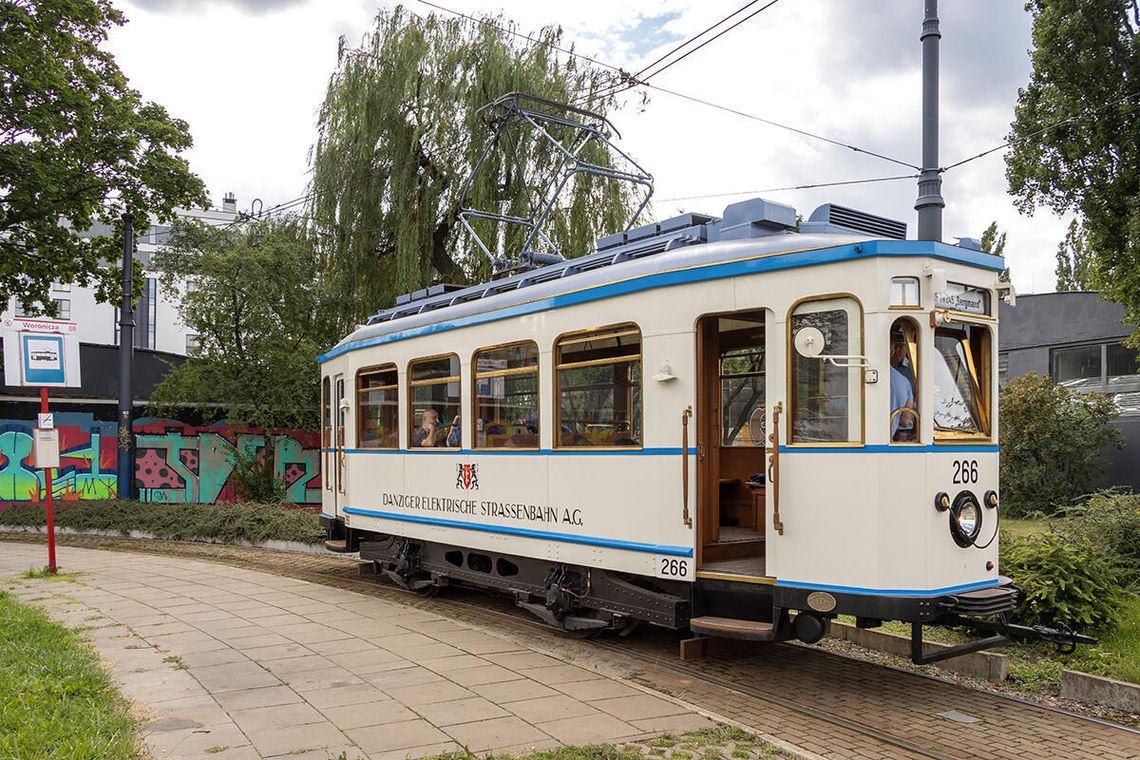 99-letni „Bergmann” z Gdańska na warszawskich torach. Zabytkowy tramwaj dołącza do linii turystycznych. 99-letni „Bergmann” z Gdańska na warszawskich torach. Zabytkowy tramwaj dołącza do linii turystycznych.