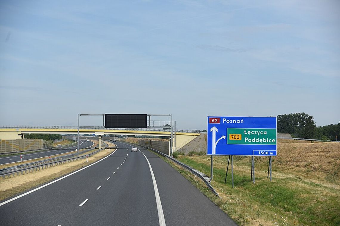 „A2” między Warszawą a Łodzią będzie szersza. Podpisano umowę na kolejny odcinek. „A2” między Warszawą a Łodzią będzie szersza. Podpisano umowę na kolejny odcinek.