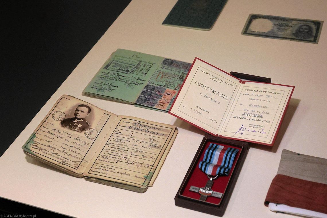 Archiwum „Krybara” trafiło do Muzeum Powstania Warszawskiego. Ponad 2300 dokumentów i pamiątek.