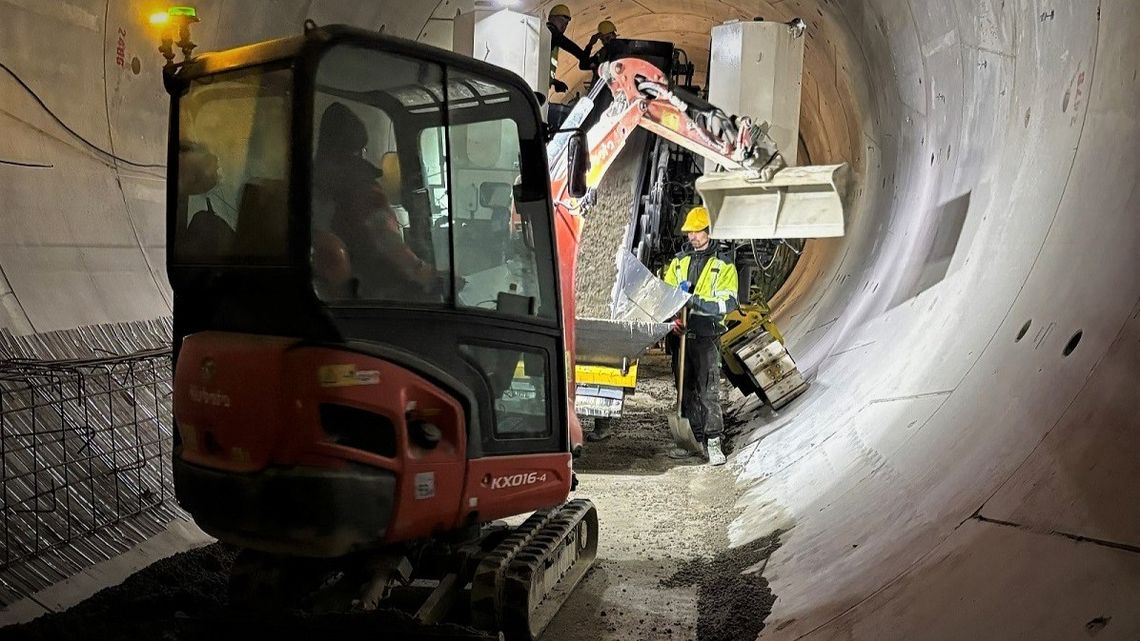 Beton, tory i wentylacja. Jesienna intensyfikacja prac na budowie metra M2 Beton, tory i wentylacja. Jesienna intensyfikacja prac na budowie metra M2