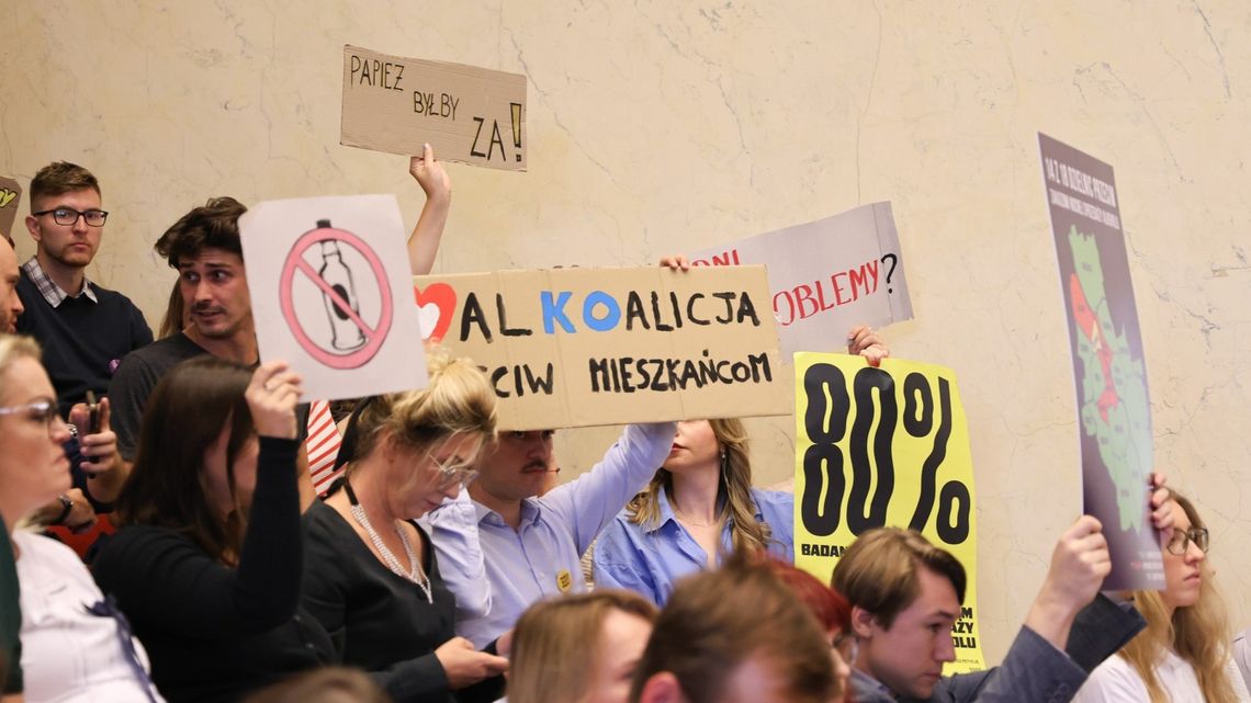 Nocna prohibicja nie dla Bielan.