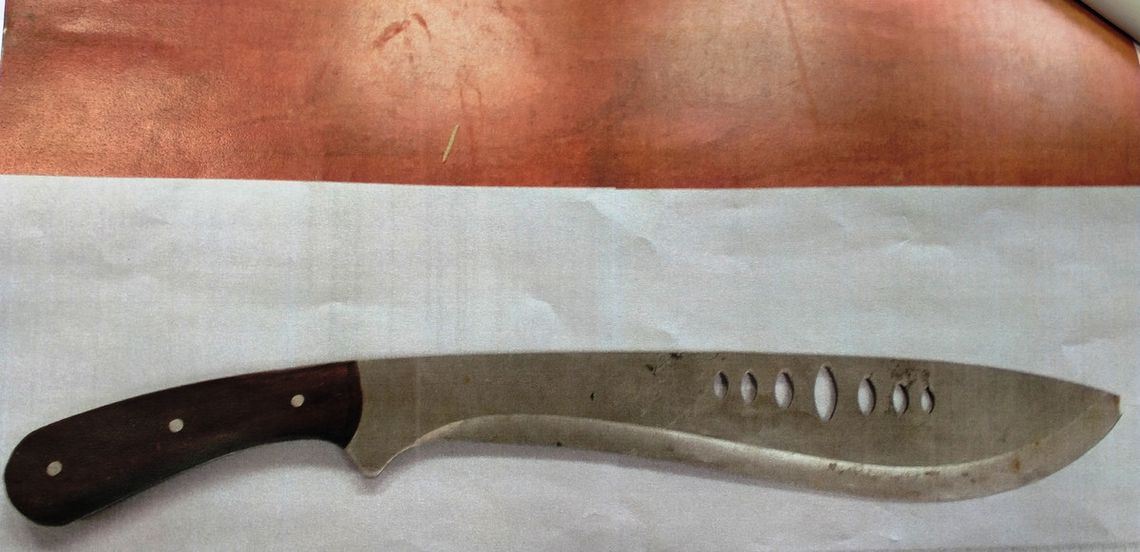 Pijany chodził z maczetą i zaczepiał ludzi na Pradze-Północ. Zatrzymała go policja