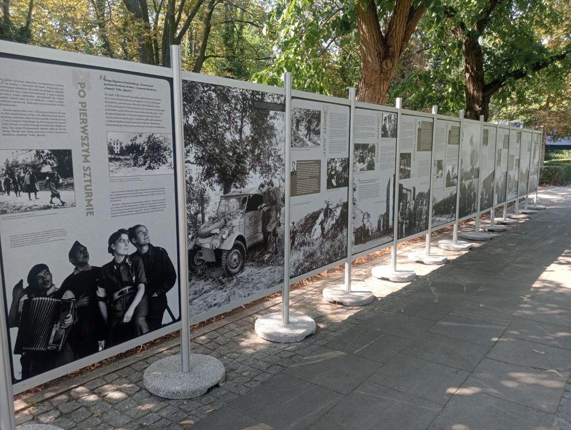 Cywile w walczącej stolicy. Wystawa „Zwyczajni ’44” na Mokotowie.